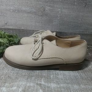 ROCKPORT VERY comfortable cream derby shoes